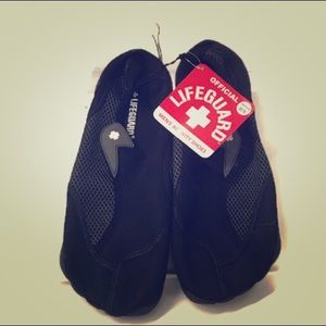 NWT Men’s Sz 8-9 Black Water Shoes